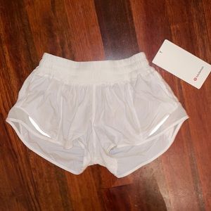 Lululemon Hotty Hot LR short 2.5” Lined